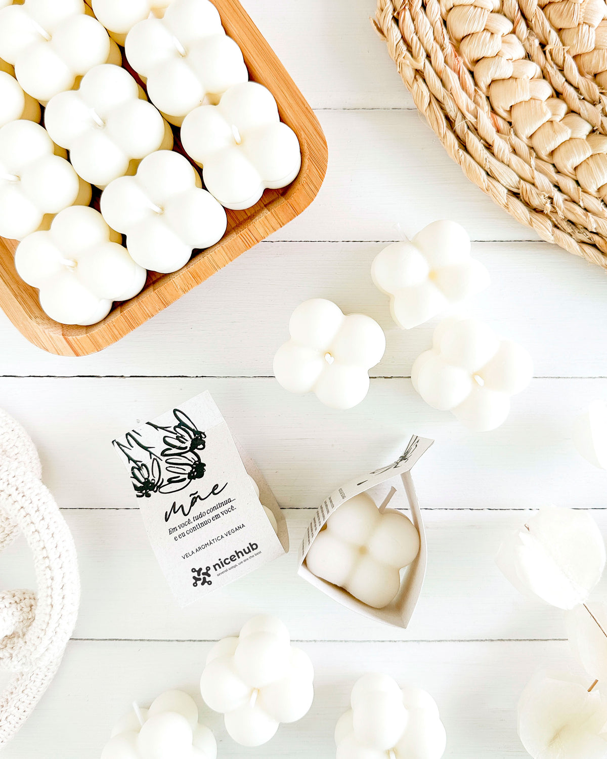 Brinde personalizado feito com a vela aromática Bubble mini para o Dia das Mães da empresa Nicehub. Com a frase "Mãe. Em você, tudo continua... e eu continuo em você."