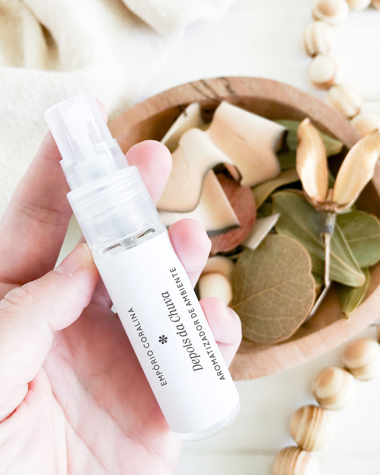 Mini home spray, aromatizador de ambientes, feito no vidro transparente. Ideal para você conhecer os aromas do Empório Coralina.