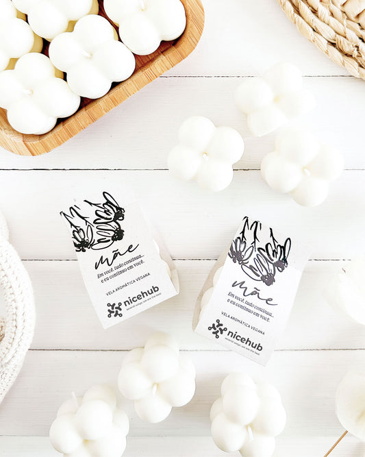 Brinde personalizado feito com a vela aromática Bubble mini para o Dia das Mães da empresa Nicehub. Com a frase "Mãe. Em você, tudo continua... e eu continuo em você."