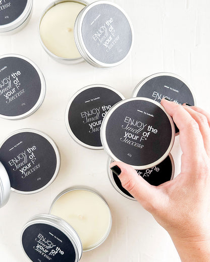 Brindes Personalizados • Vela Aromática Travel Tin → 10 Unidades
