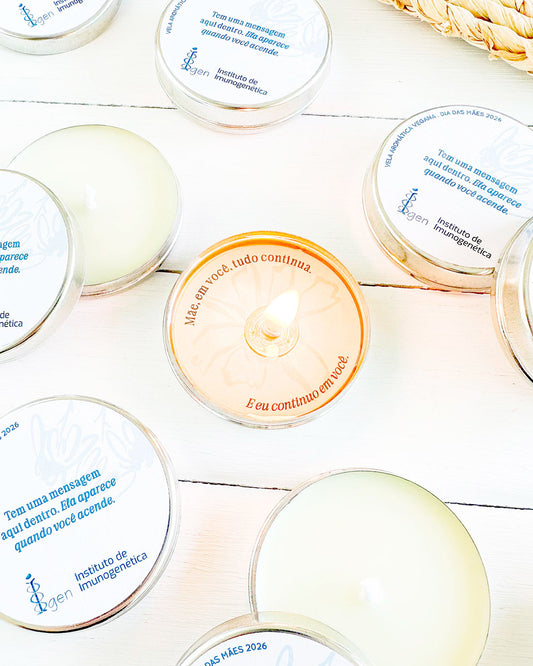Vela personalizada feita na latinha de alumínio com convite para acendê-la. Quando acesa aparece uma mensagem surpresa na vela.