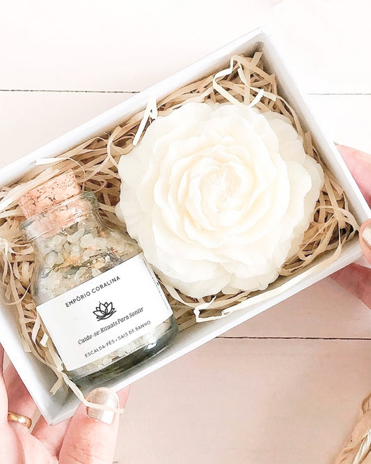 Presente Tempo de Florescer • Kit com Vela Aromática Peônia e Escalda-Pés