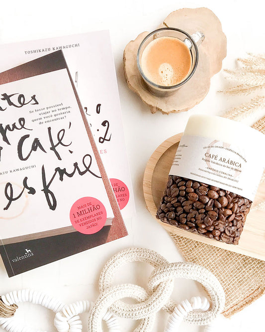 Velas feitas com grãos de café. Vela feita com pedras de rio. Vela com aroma de café intenso, encorpado. Vela com aroma de café espresso. Vela aromática da região vulcânica de Minas Gerais. Vela café arábica. Presente para quem ama café. Brindes personalizados com o tema café.