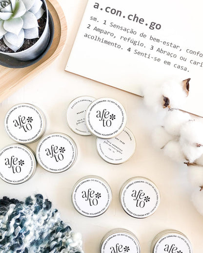 Mini velas aromáticas Meant To Be ideais para brindes corporativos, lembrancinhas e presentes delicados.